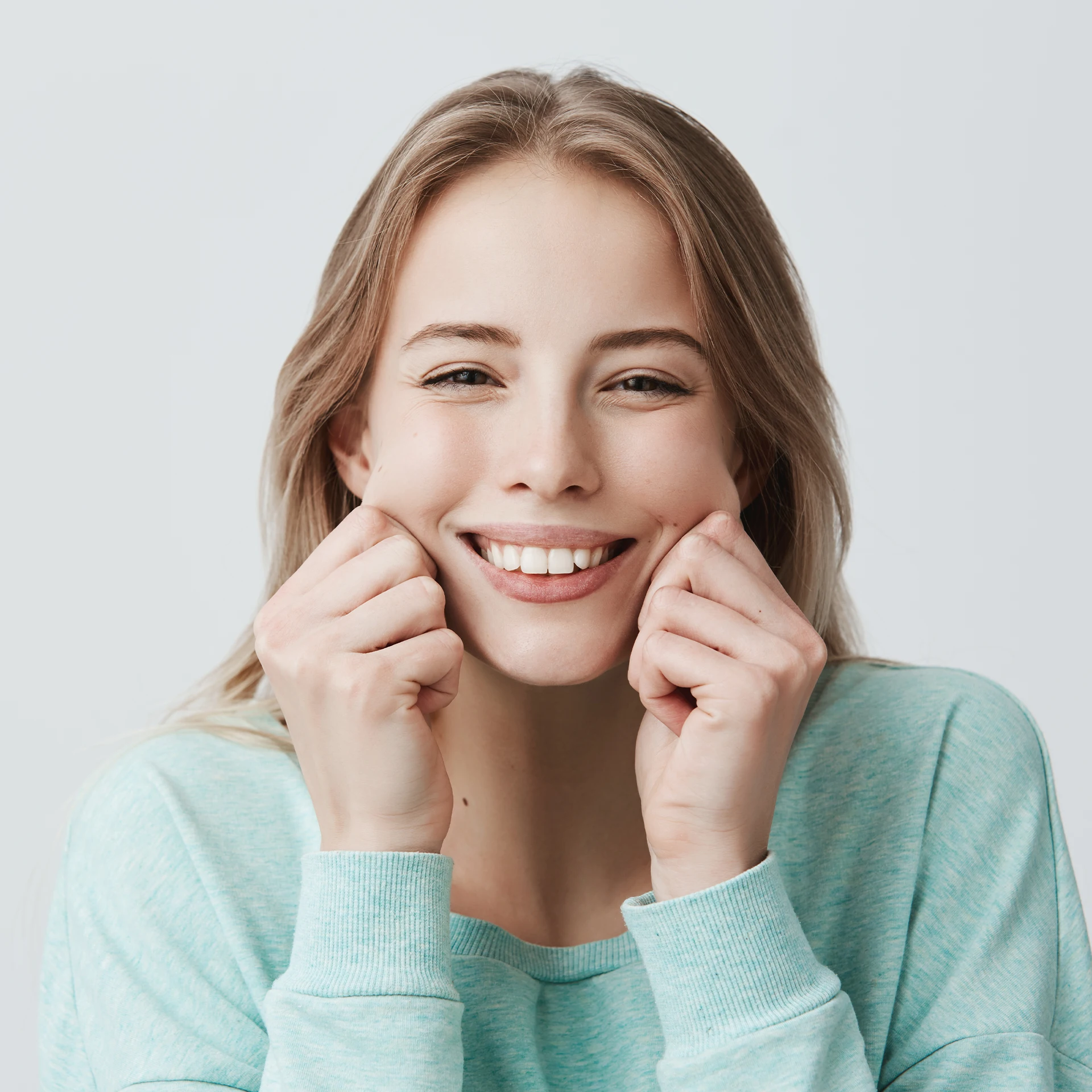 Ιατροί ορθοδοντικός Κωνσταντίνος Τσουμής και χειρουργός οδοντίατρος Μαρία Τσουμή.