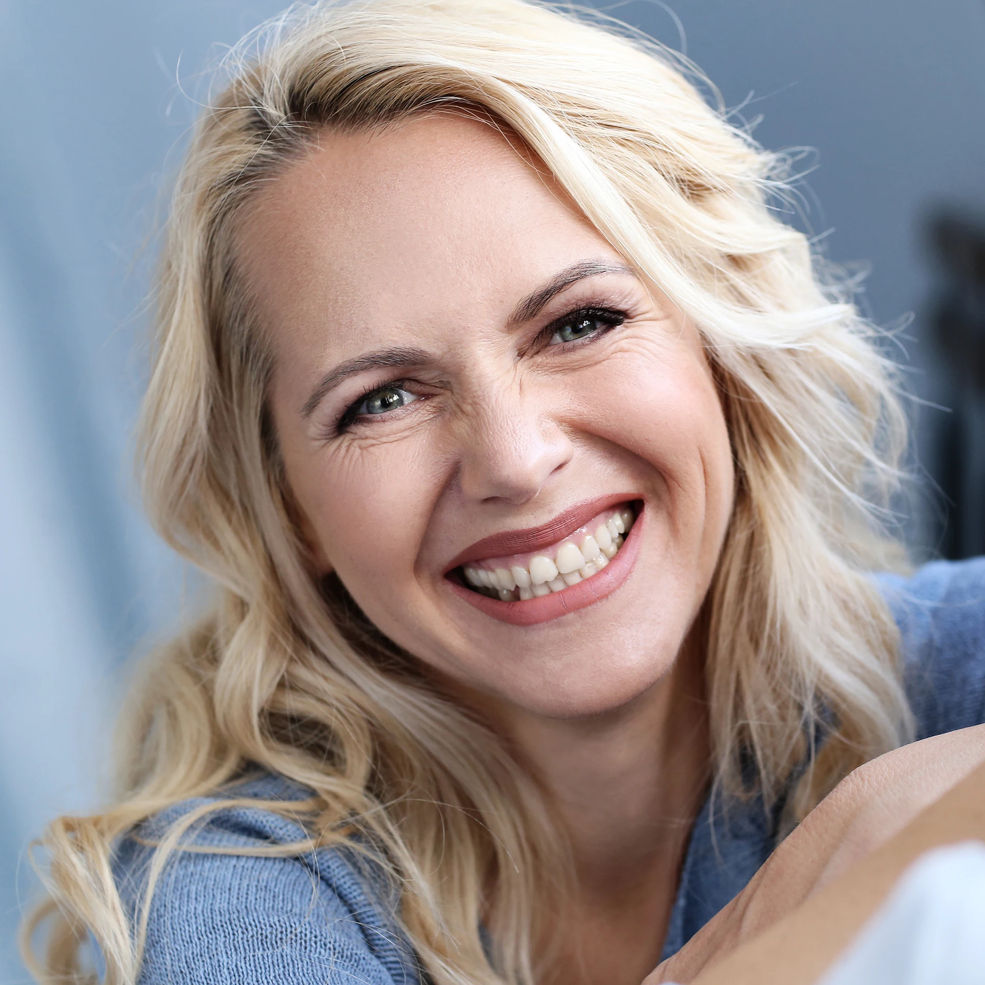 Ιατροί ορθοδοντικός Κωνσταντίνος Τσουμής και χειρουργός οδοντίατρος Μαρία Τσουμή.