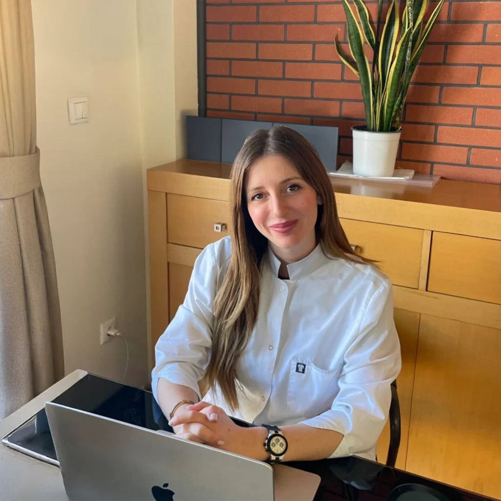 Μαρία Τσουμή, χειρουργός οδοντίατρος απόφοιτος της Οδοντιατρικής Σχολής ΑΠΘ